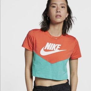 Nike Heritage Cropped T-Shirt logo teal and orange